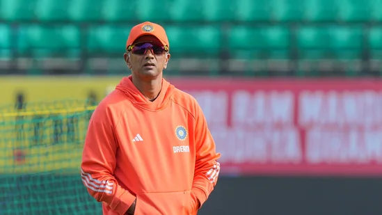 https://salarnews.in/public/uploads/images/newsimages/maannewsimage04092024_191933_rahul dravid.webp